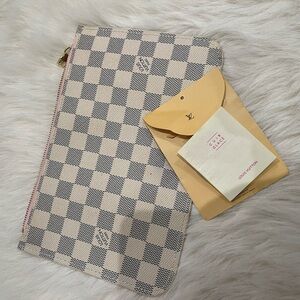 Ivory Louis Vuitton small purse or hand bag.